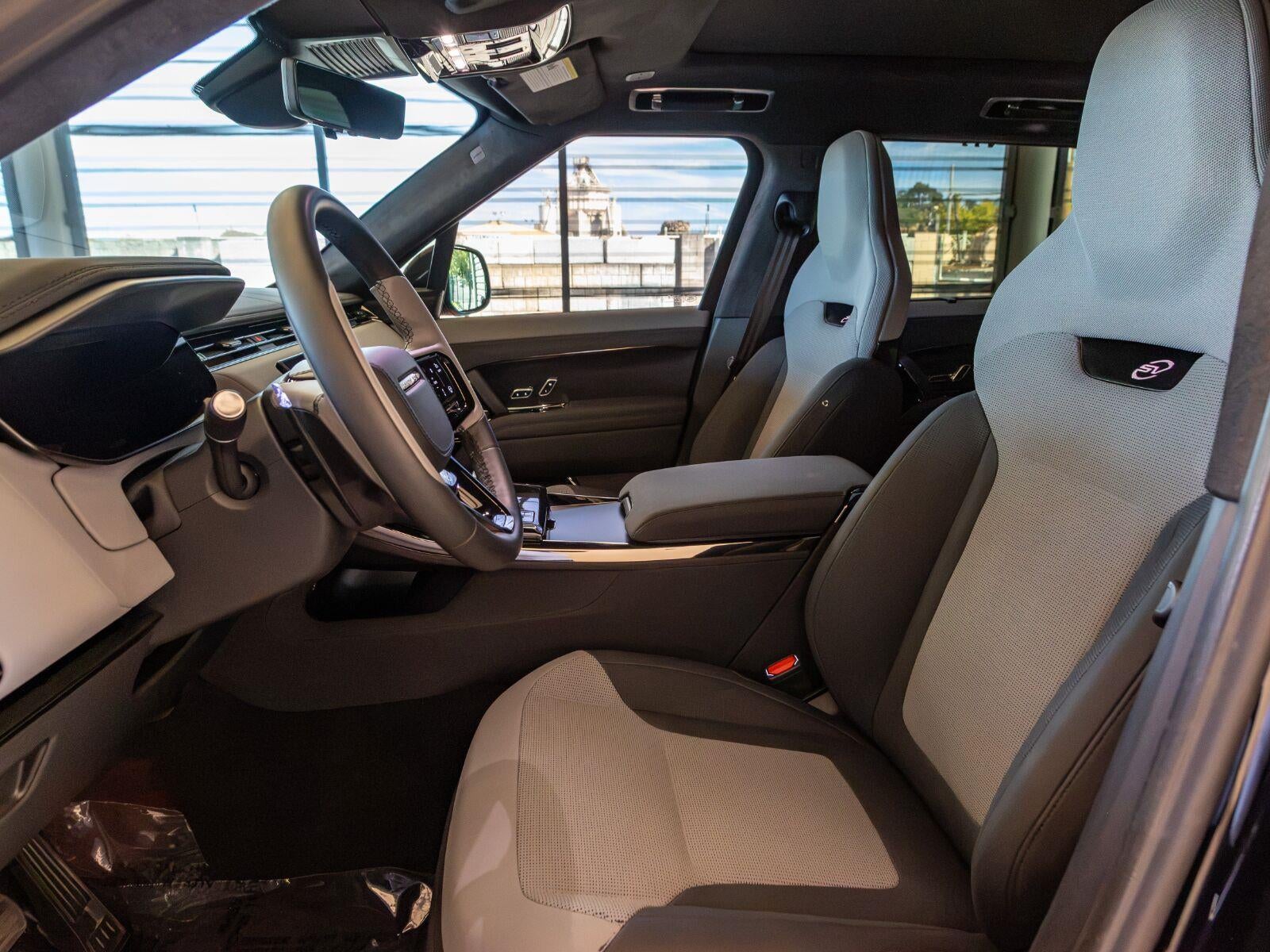 2025 Land Rover Range Rover Sport Urban Xrs P635 SV Edition Two