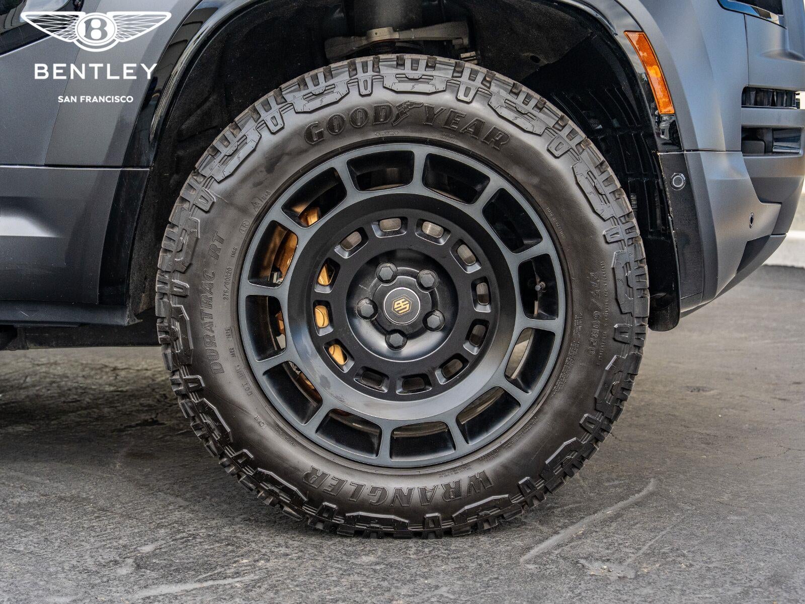 2025 Land Rover Defender URBAN OCTA Edition One