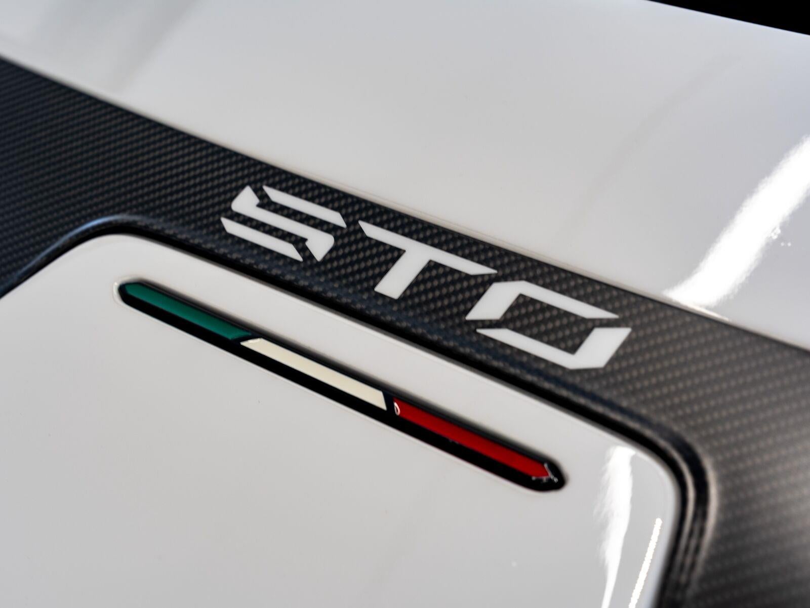 2022 Lamborghini Huracan STO - Photo 26