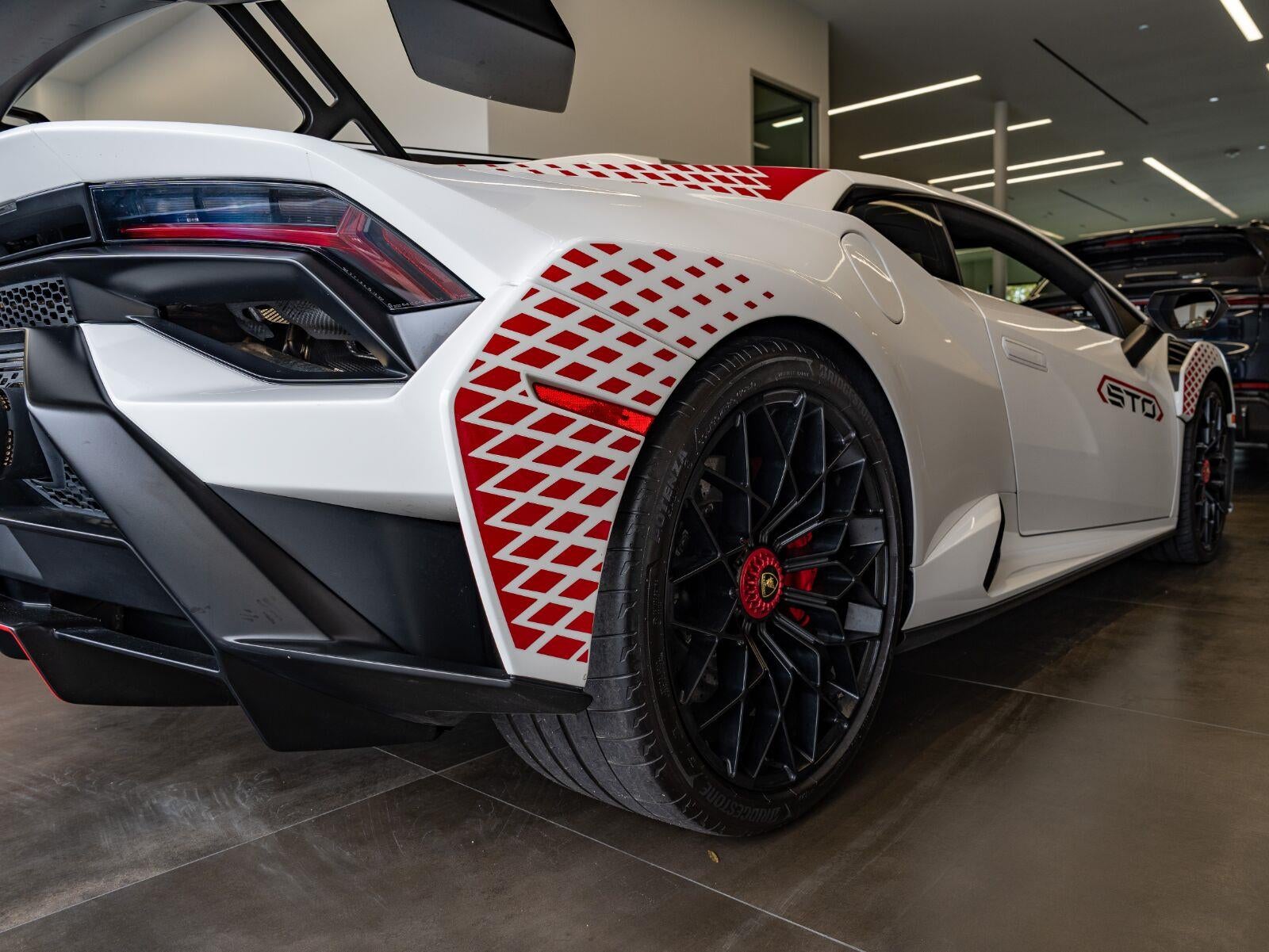 2022 Lamborghini Huracan STO - Photo 30