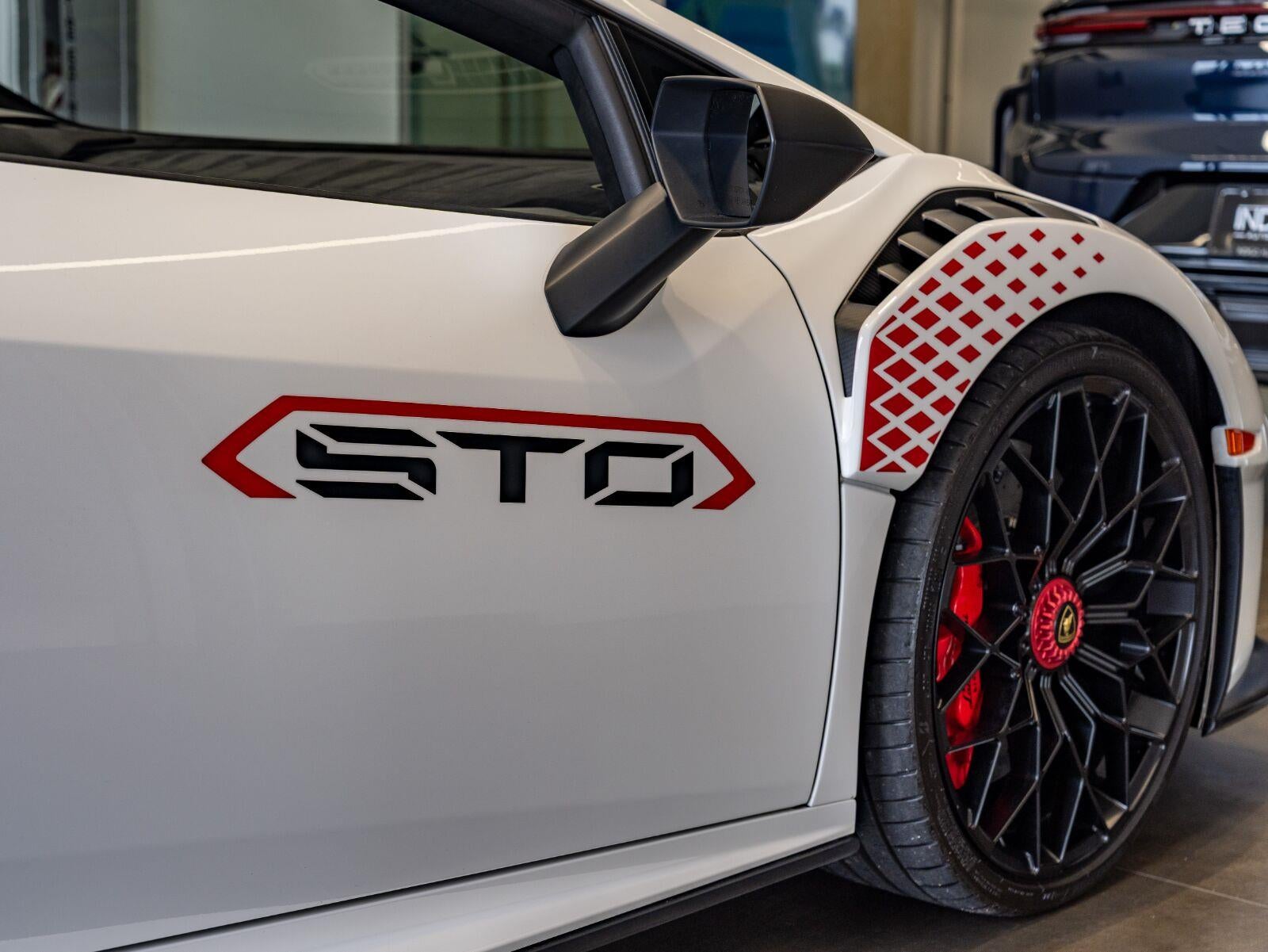 2022 Lamborghini Huracan STO - Photo 32