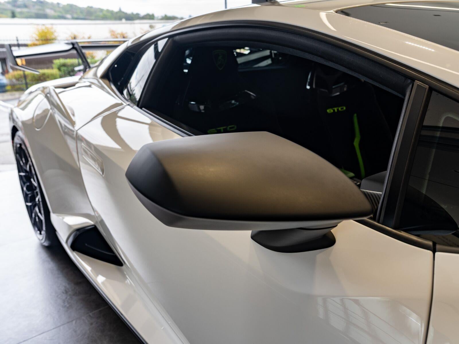 2024 Lamborghini Huracan STO Coupe