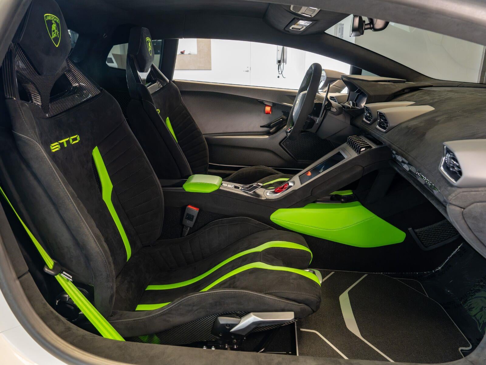 2024 Lamborghini Huracan STO Coupe
