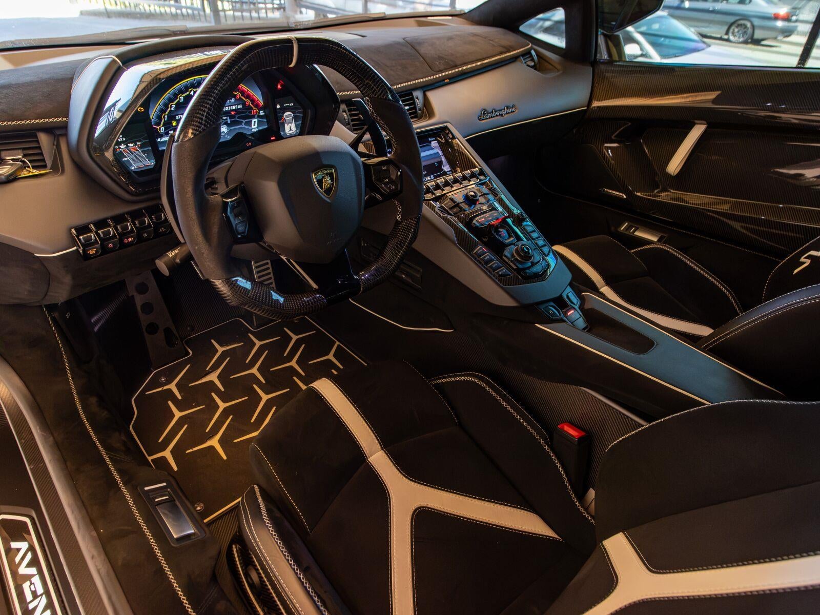 2020 Lamborghini Aventador SVJ Roadster