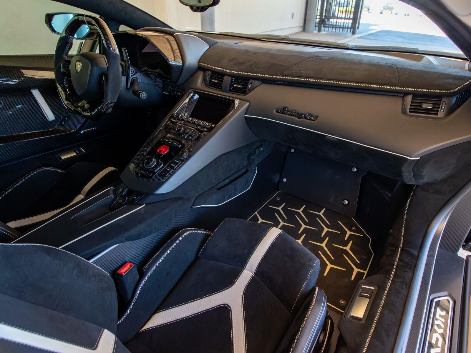 2020 Lamborghini Aventador SVJ Roadster