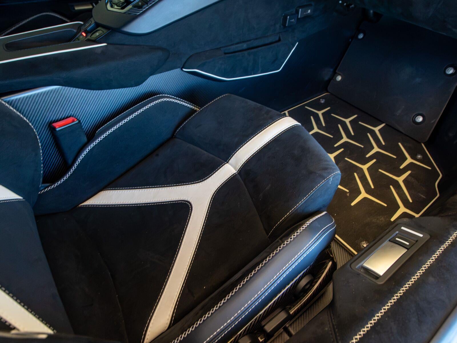 2020 Lamborghini Aventador SVJ Roadster