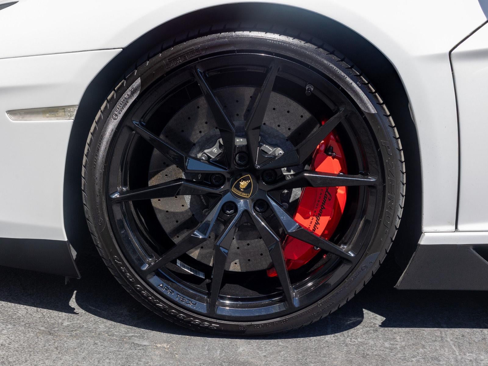 2016 Lamborghini Aventador LP 700-4 Pirelli Edition