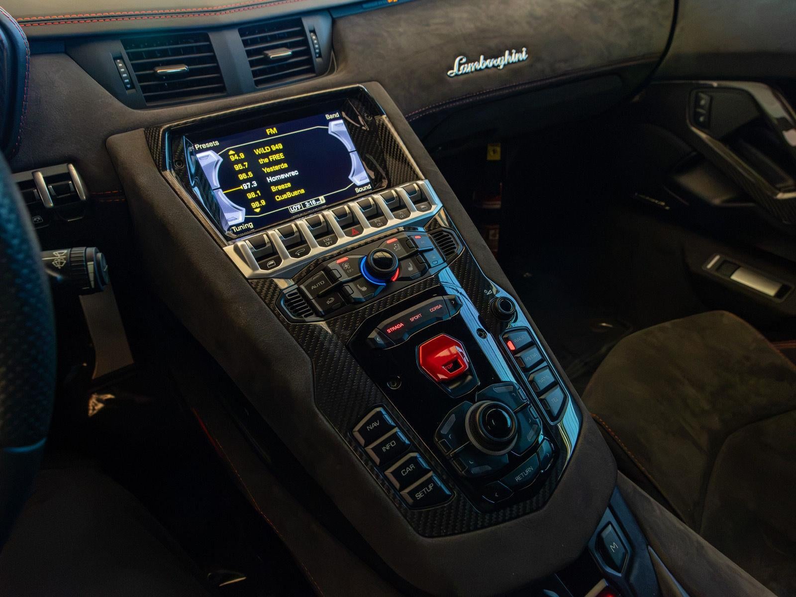 2016 Lamborghini Aventador LP 700-4 Pirelli Edition
