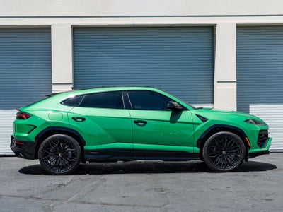 2025 Lamborghini Urus SE