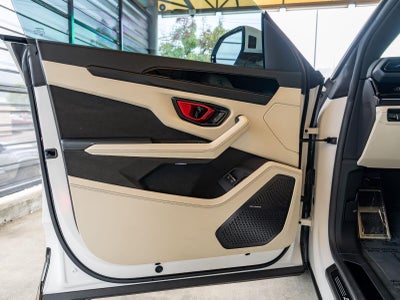 2025 Lamborghini Urus SE