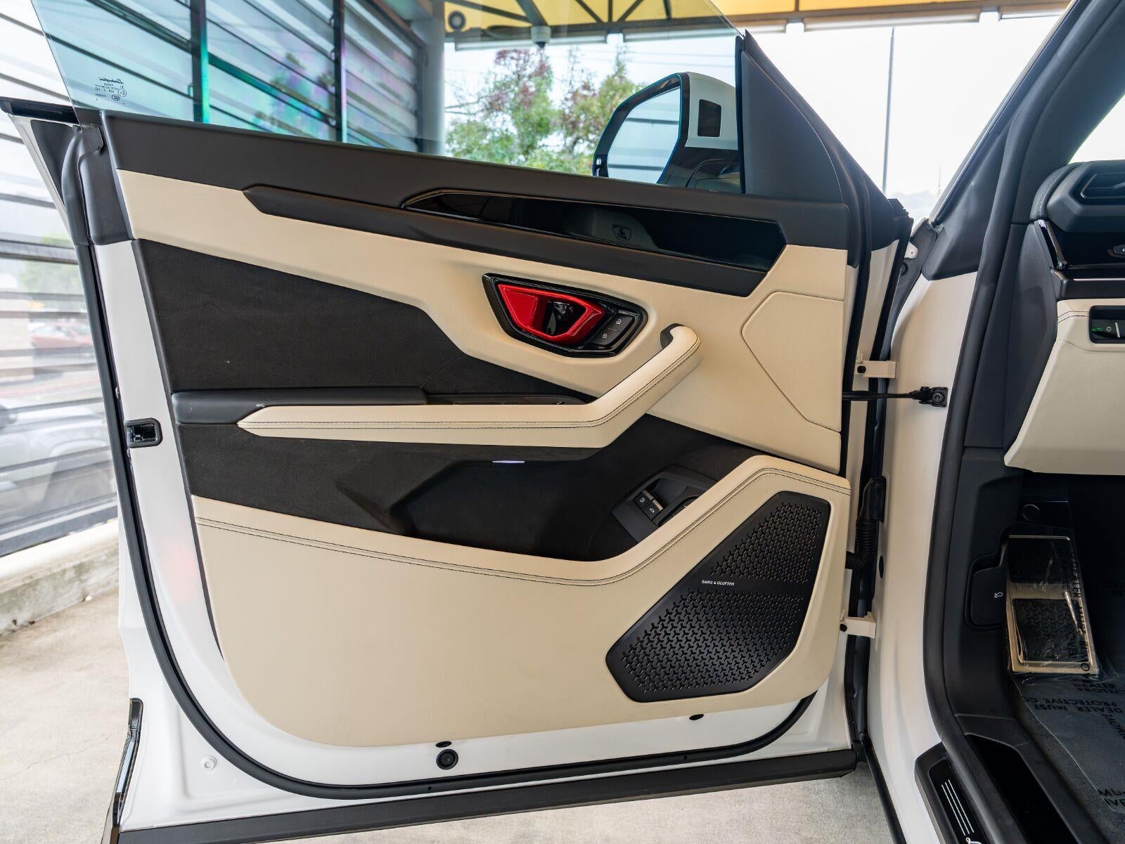 2025 Lamborghini Urus SE