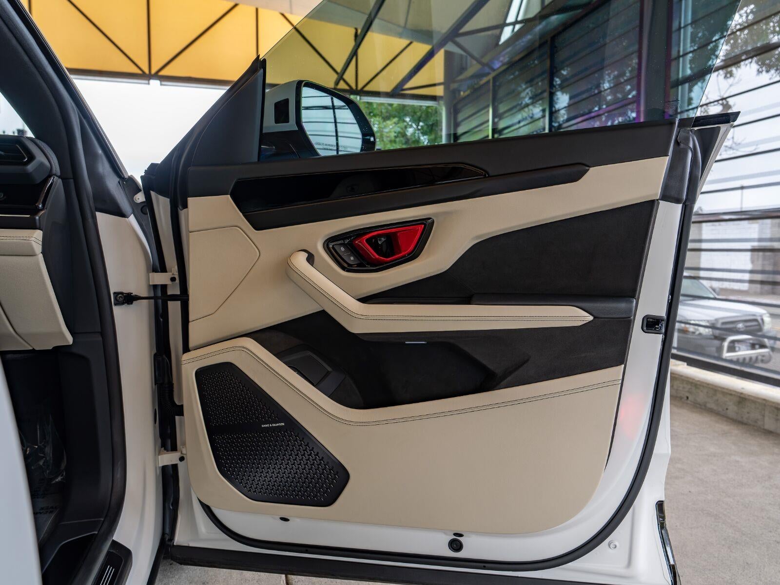 2025 Lamborghini Urus SE