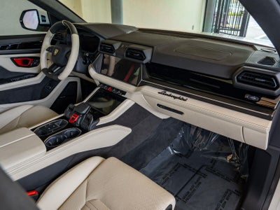 2025 Lamborghini Urus SE