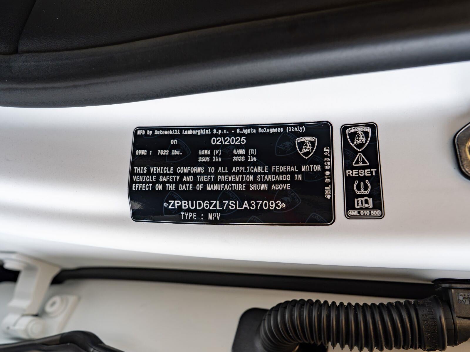 2025 Lamborghini Urus SE