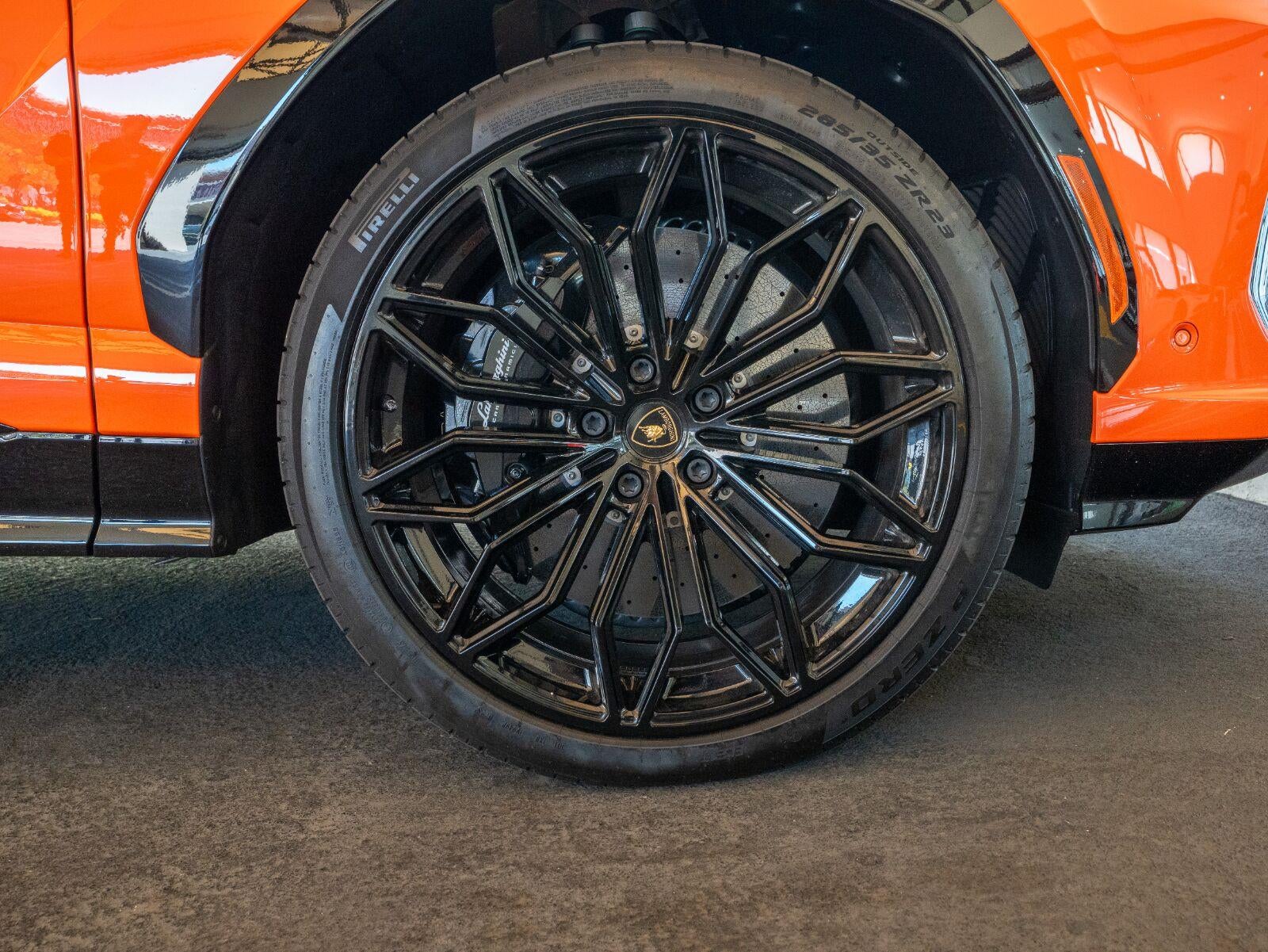 2025 Lamborghini Urus SE