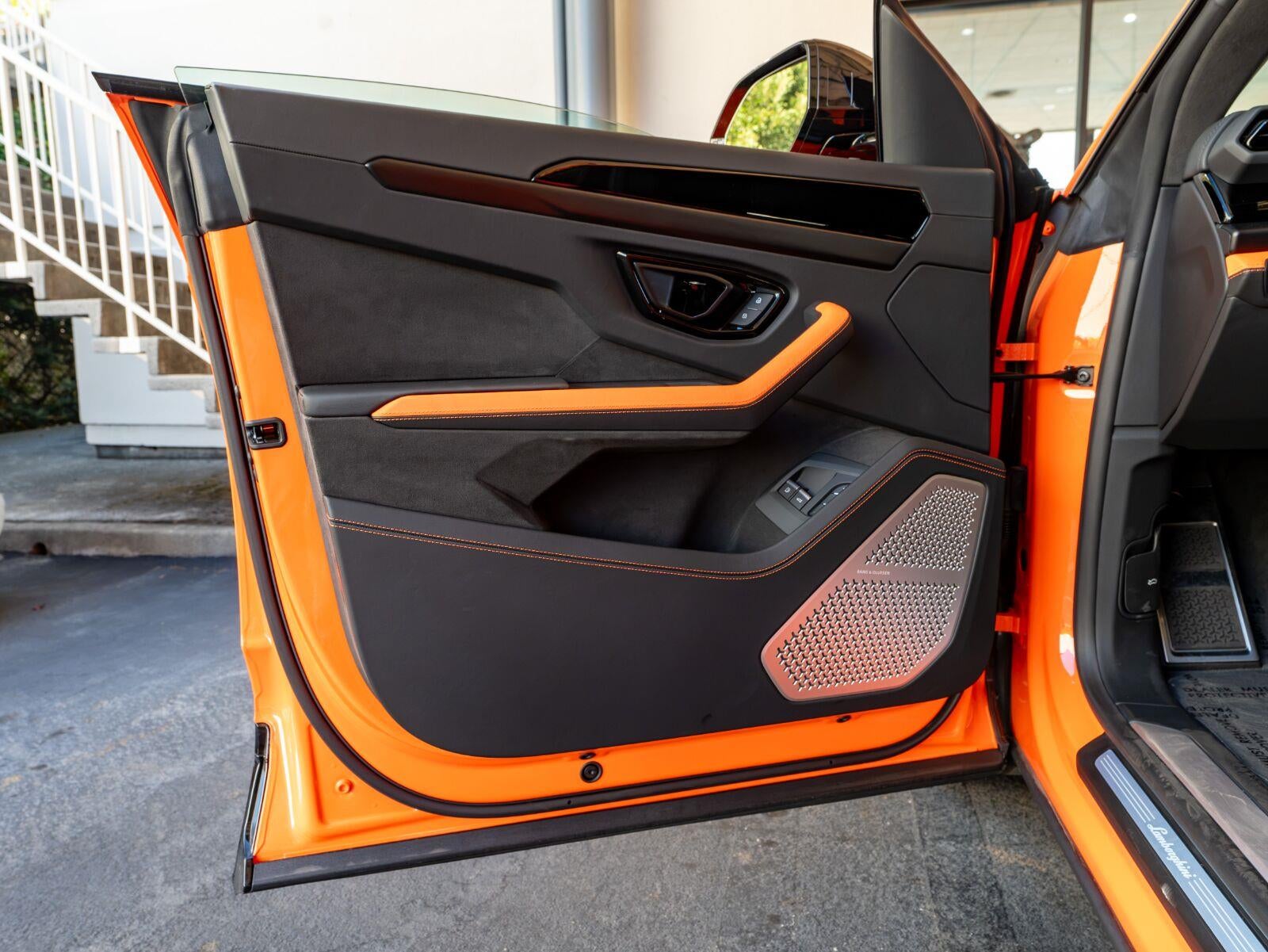 2025 Lamborghini Urus SE
