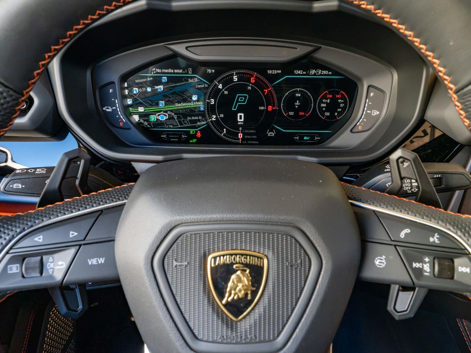 2025 Lamborghini Urus SE