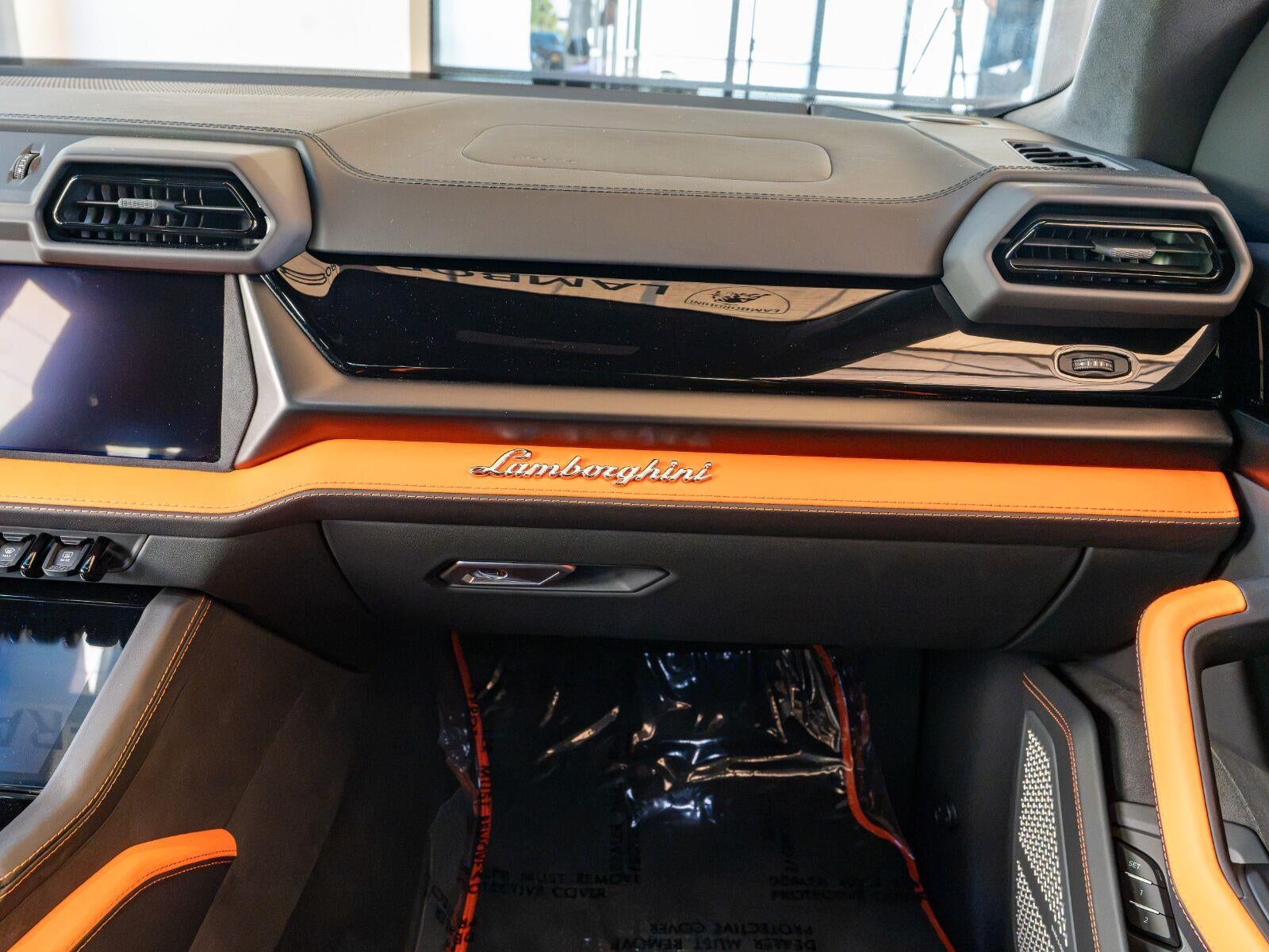 2025 Lamborghini Urus SE