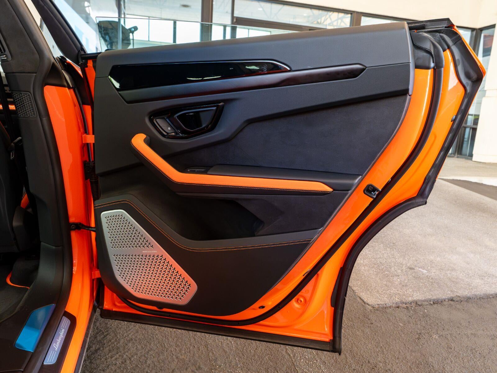 2025 Lamborghini Urus SE
