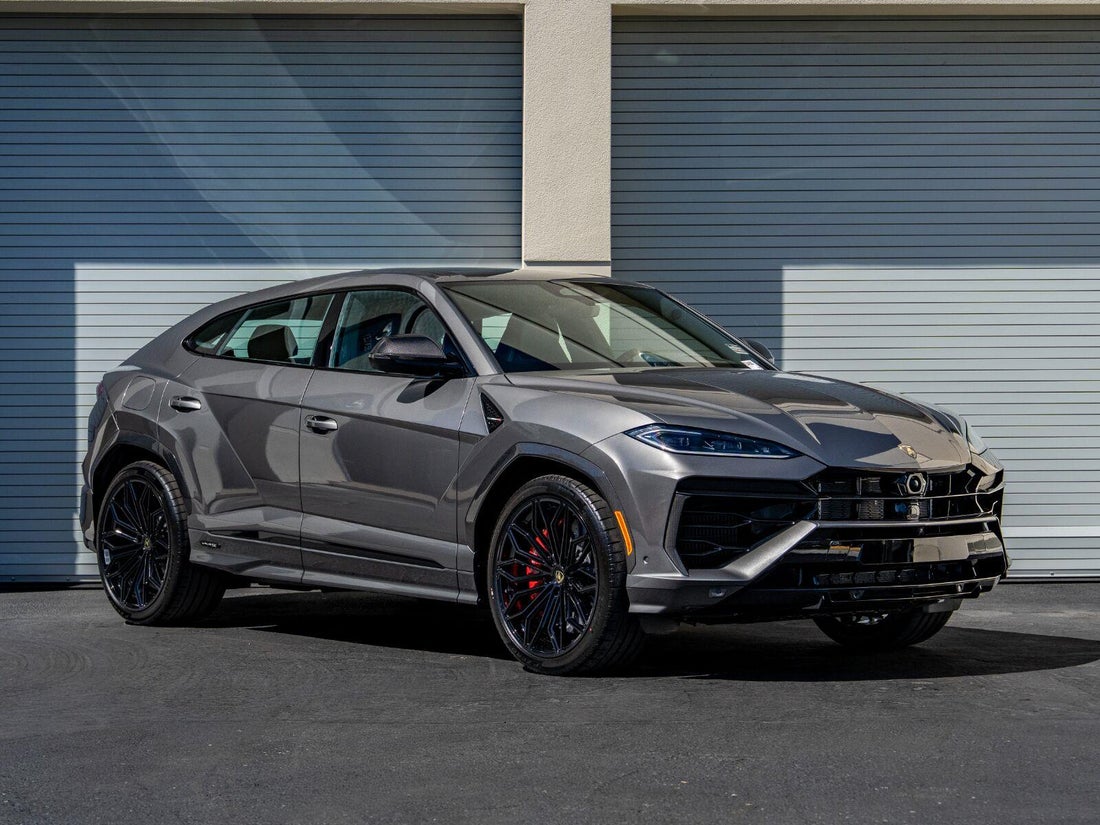 2026 Lamborghini Urus SE — photo 1 of 37