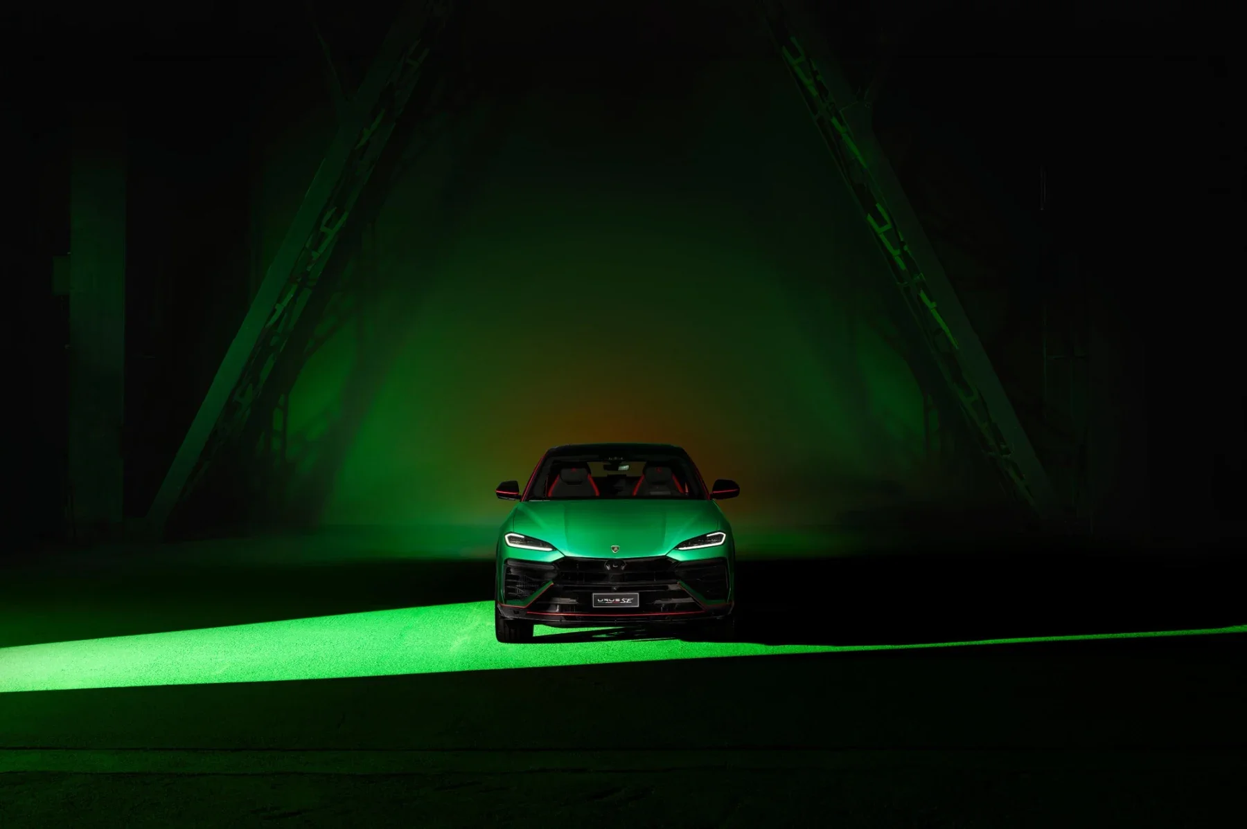Green Lamborghini Urus SE Tettonero front exterior view
