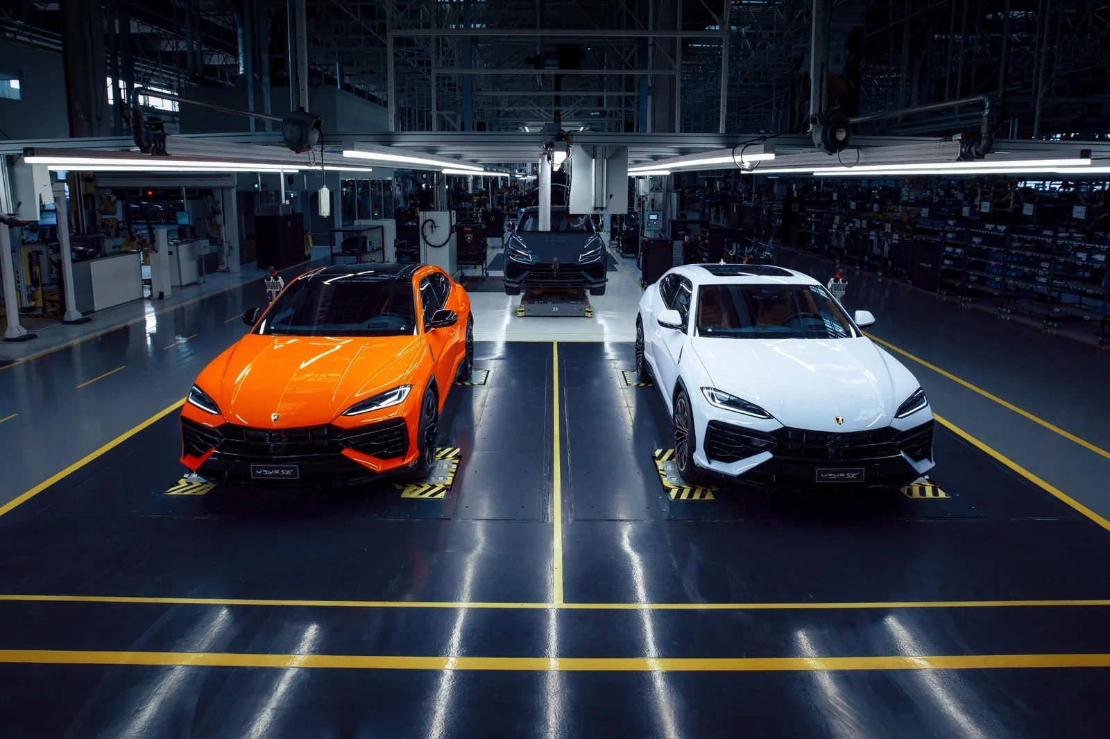 Lamborghini Urus SE models on the factory production floor